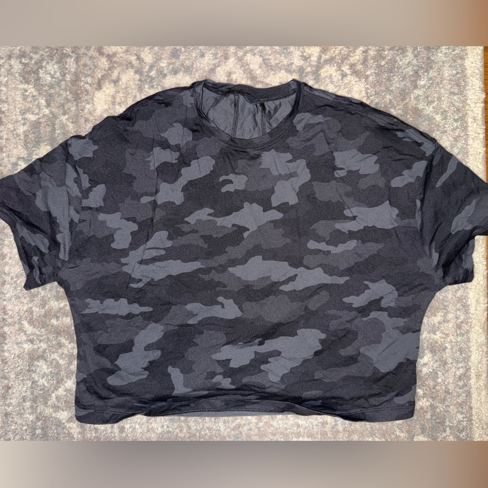 lululemon athletica Gray Camo Short Sleeve Tee